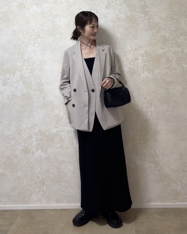GUダブルブレストジャケット GUダブルブレストジャケット×ジレと黒ワンピースコーデ