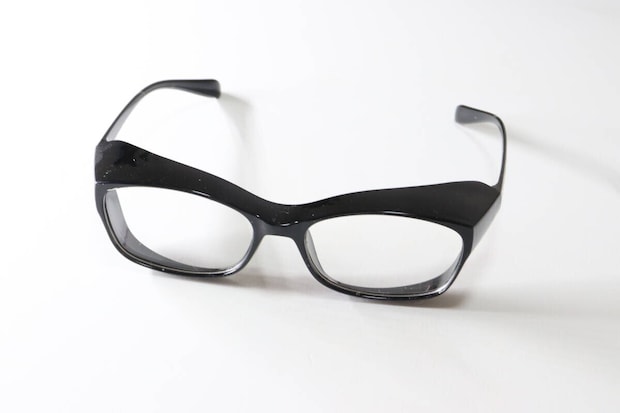 花粉メガネ（大人用、スクエア、ブラック）　形状