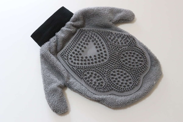 ダイソーのペットブラシグローブのビジュアル