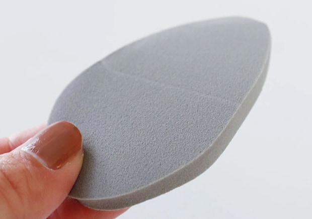 「出先でお悩みをササッと解消！」ポーチに入れとくと助かる100均グッズ