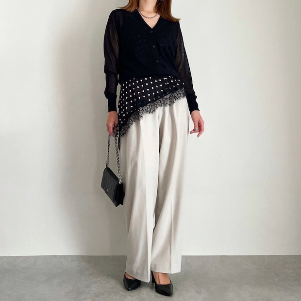 ユニクロタックワイドパンツ　レースキャミトレンドコーデ