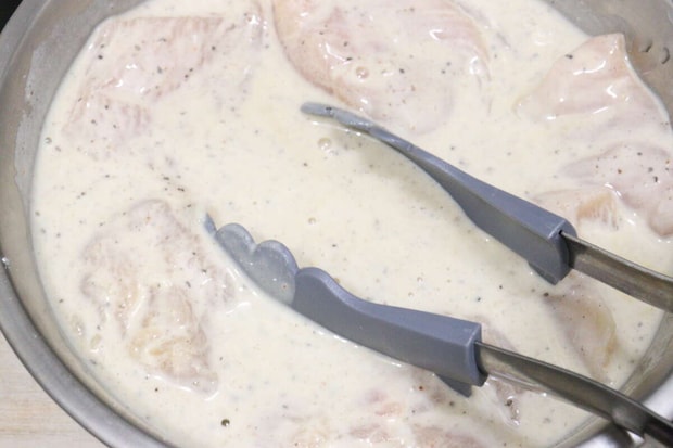 フライドチキンミックス　肉を入れる