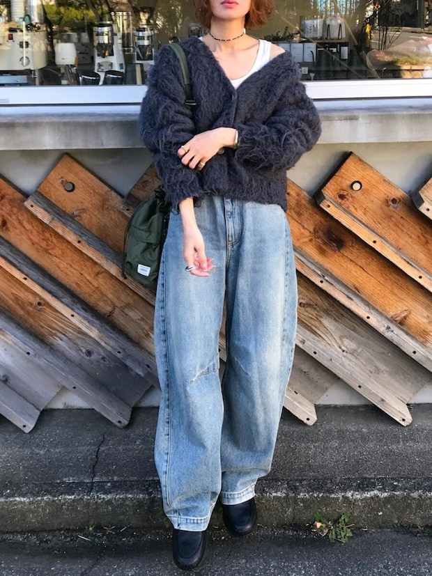 シャギーニットコーデ 2026春大人女性おすすめワイドデニムシャギーニットコーデ