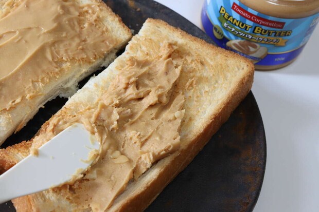 ダイソーのピーナッツバター クランチは粒がごろごろで食感が楽しい