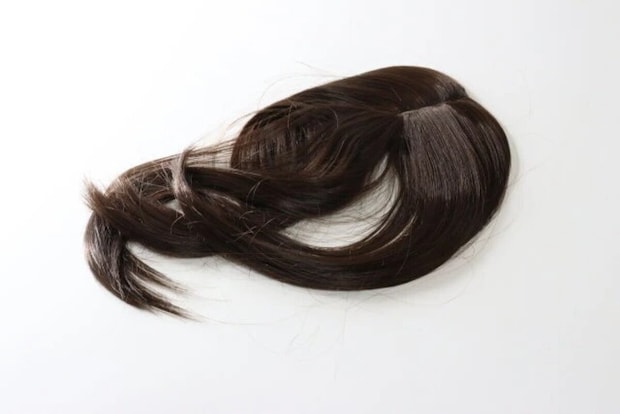 ダイソー　トップヘアウィッグ（分け目タイプ）