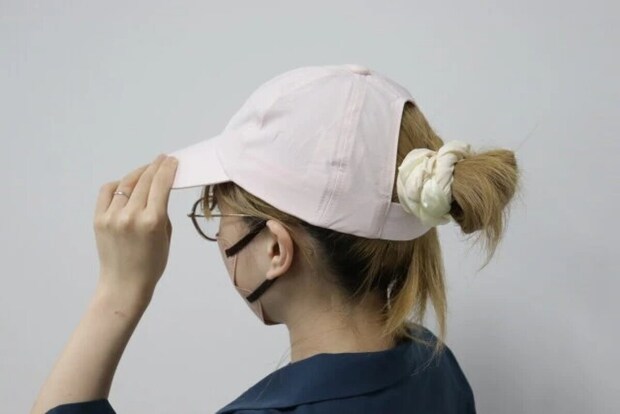 ダイソー レディーススポーツキャップ(ブラック、ピンク) サイズ感 ダイソー レディーススポーツキャップ(ブラック、ピンク) サイズ感