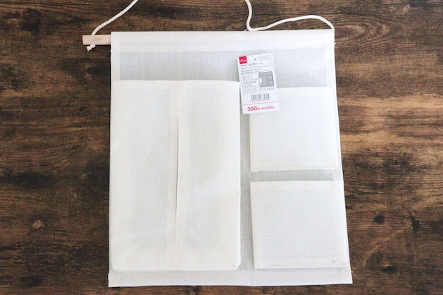 ダイソーのウォールポケット（ウッド、ティッシュケース付）のパッケージ