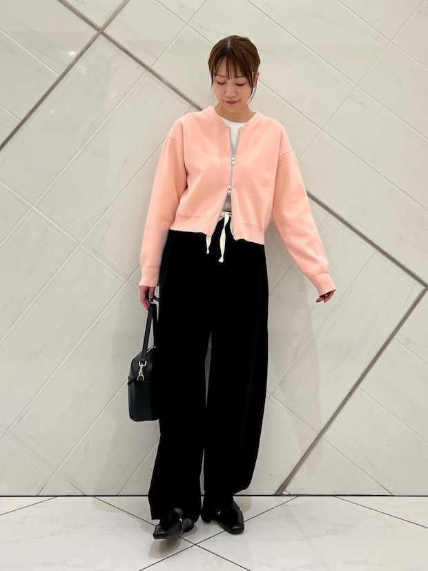 2026春大人女性おすすめカーディガンピンクワイドパンツコーデ