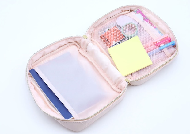 宝島社ムック付録のメゾン ド フルール×ハローキティのいちご宝物ケース PINK7