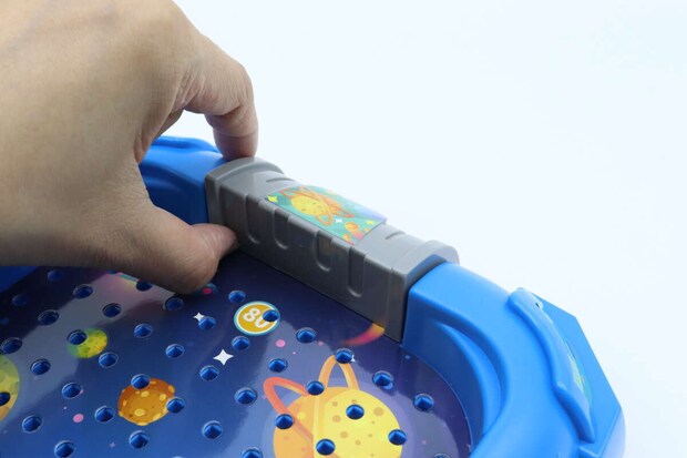 ビー玉ゲームボード　パーツ取り付け