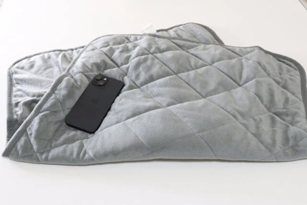 ダイソー　USB式ひざ掛け（LGY）