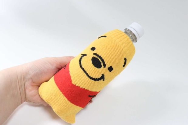 のびるニットボトルホルダー（くまのプーさん）　サイズ感