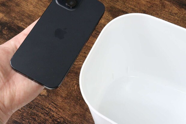 ダイソー ソフトバスケット スリムタイプ ダイソーのソフトバスケット スリムタイプはスマホとほぼ同じ幅