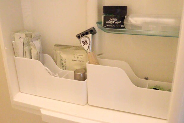 セリア スリムタイプコスメスタンド セリアのスリムタイプコスメスタンドを鏡裏にしまう