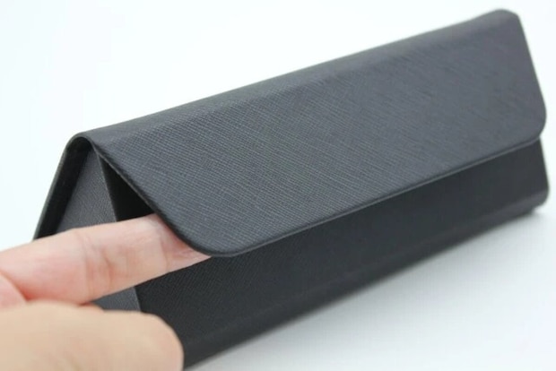 ダイソー　折りたたみメガネケース　使用例