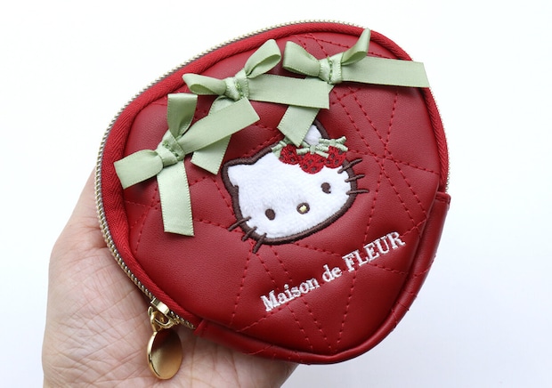 宝島社 ムック付録 Maison de FLEUR×HELLO KITTY いちごチャームBOOK 宝島社ムック付録のMaison de FLEUR×HELLO KITTY いちごチャームBOOK2