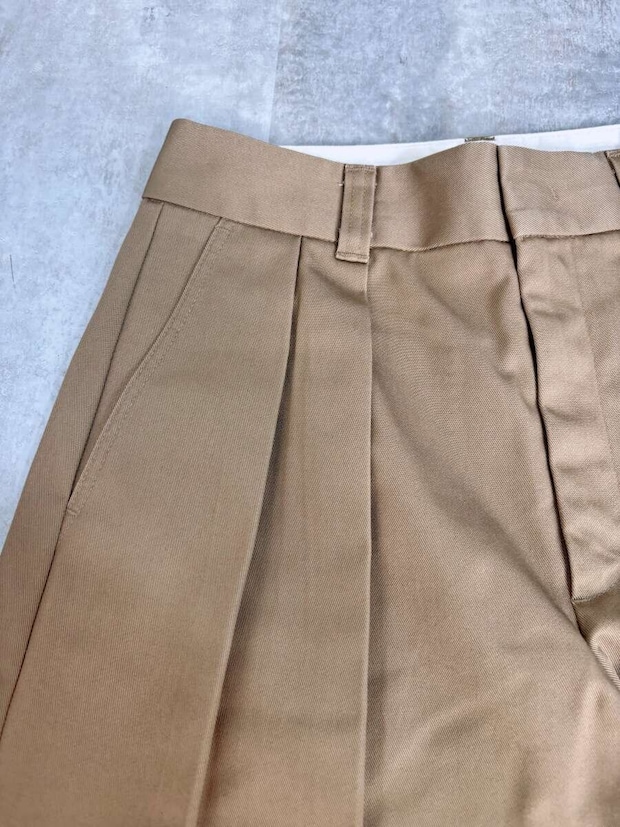 GUチノタックバレルパンツ　タック部分