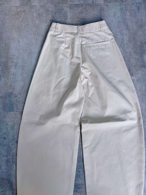 GUチノタックバレルパンツ　背面