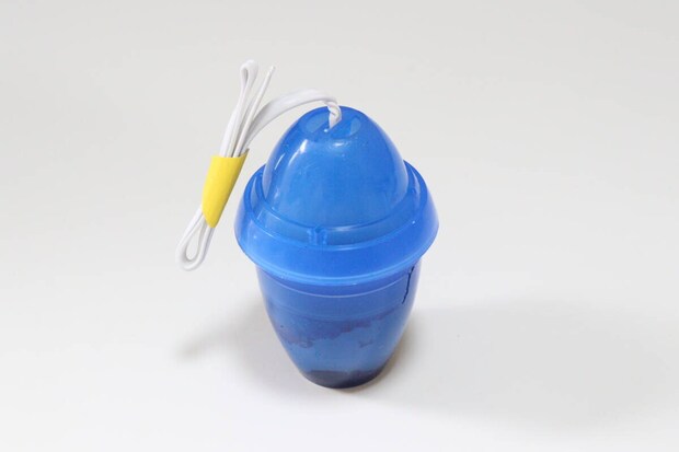 ダイソーのつり下げタイプ トイレ洗浄剤のビジュアル