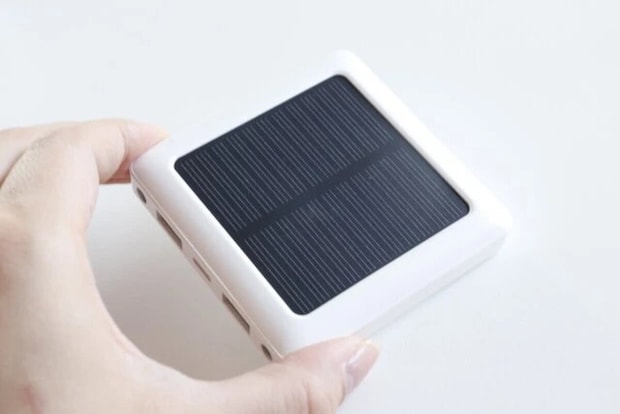 ダイソー　ソーラー充電モバイルバッテリー5000mAh
