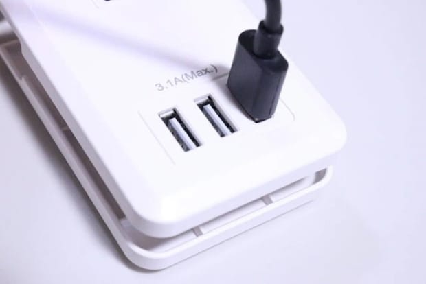 ダイソー　2コンセントタップコード（Type-A 3ポート、3.1A、20cm）　使用例　Type-A 3ポート