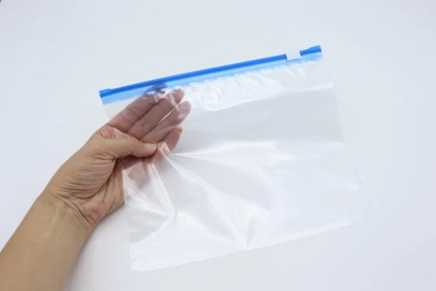 ダイソー ジィーっと音が出るスライダーフリーザーバッグ(Mサイズ) ダイソー ジィーっと音が出るスライダーフリーザーバッグ(Mサイズ)