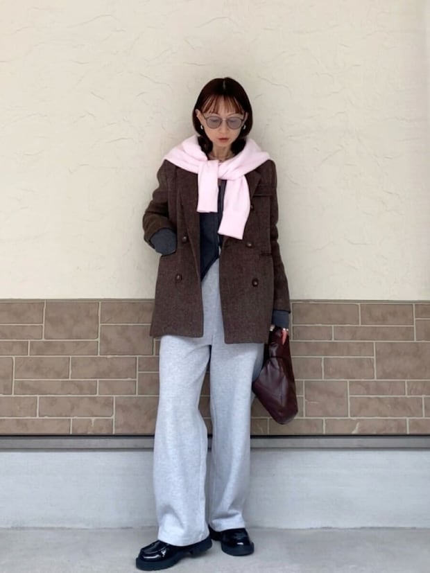 ミックスコーデ 2026春大人女性おすすめ肩掛けミックスコーデ