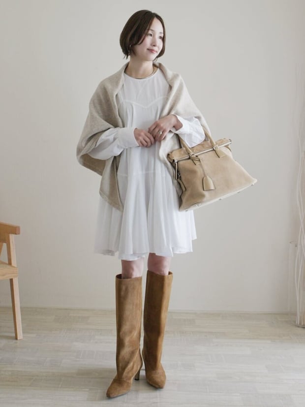 2026春大人女性おすすめ肩掛けミニワンピースコーデ