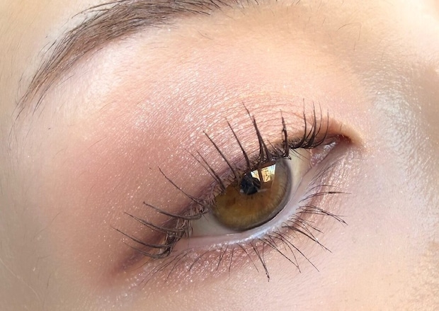 アイシャドウはパールを使用