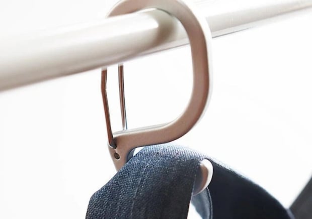 ダイソー　アルミS字フック（ストッパー付、7cm）　使用例