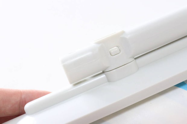 ダイソー 立てて置けるカーペットクリーナーホルダー 幅160mm用 ダイソーの立てて置けるカーペットクリーナーホルダーのストッパー