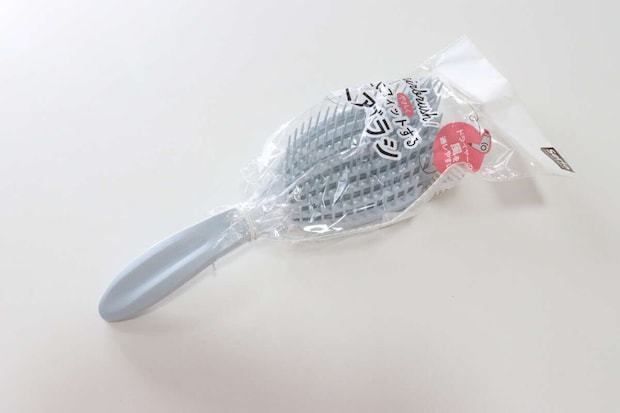 頭皮にフィットするヘアブラシ　ヘアケアグッズ