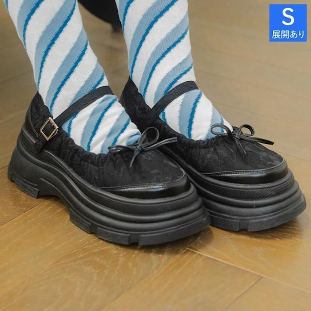 しまむらのレーススニーカー（青木美沙子）