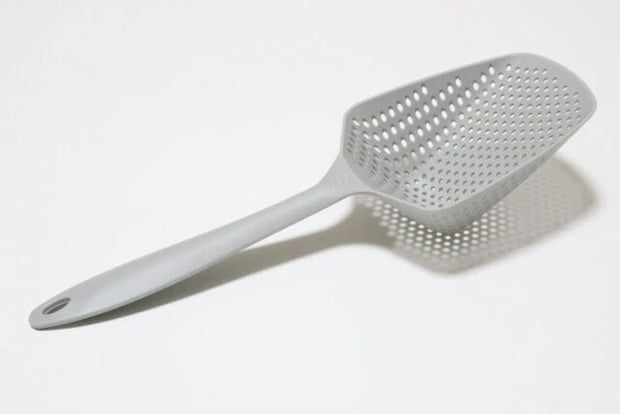 ダイソー　大きいザルスプーン（角型）