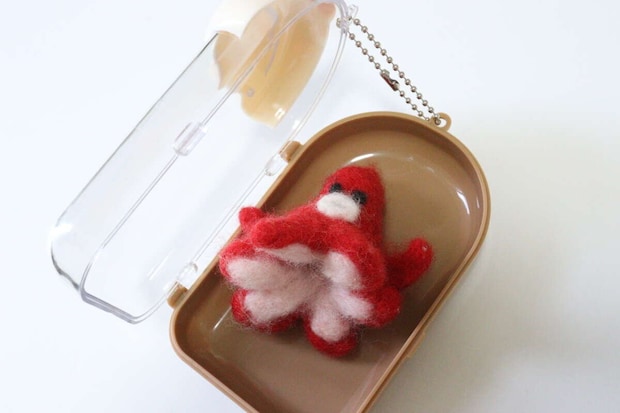 ダイソーのケースキーホルダーは厚みのある小物を収納できる