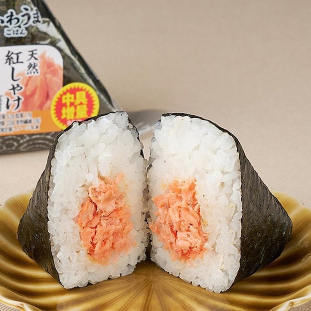 ファミリーマート　ファミマ　おむすびJAPAN　中具増量第3弾　手巻　紅しゃけ