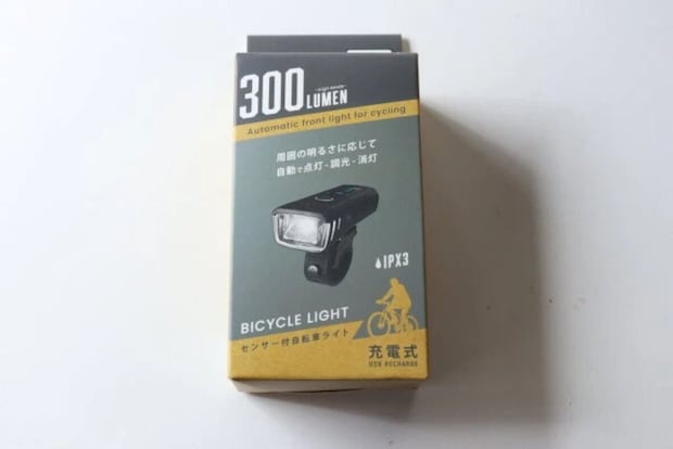 ダイソー　センサー付き自転車ライト　パッケージ