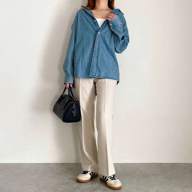 GUコットンブレンドスクエアネックキャミソール　デニムシャツコーデ