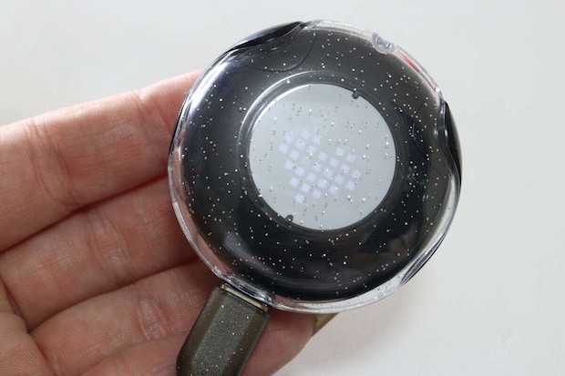 完全ワイヤレスイヤホン（ TWS008、クリア×ブラック）　デザイン