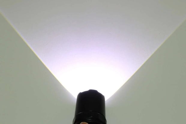 ダイソー　RECHARGEABLE LED LIGHT　光量