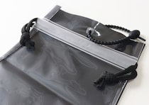 やってくれた…！大事なモノをしっかりカバー！巾着タイプの100均バッグ