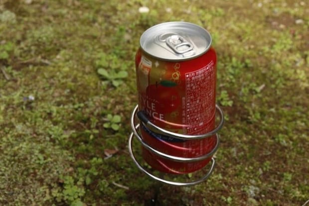 ダイソーの地面に刺せるドリンクホルダー