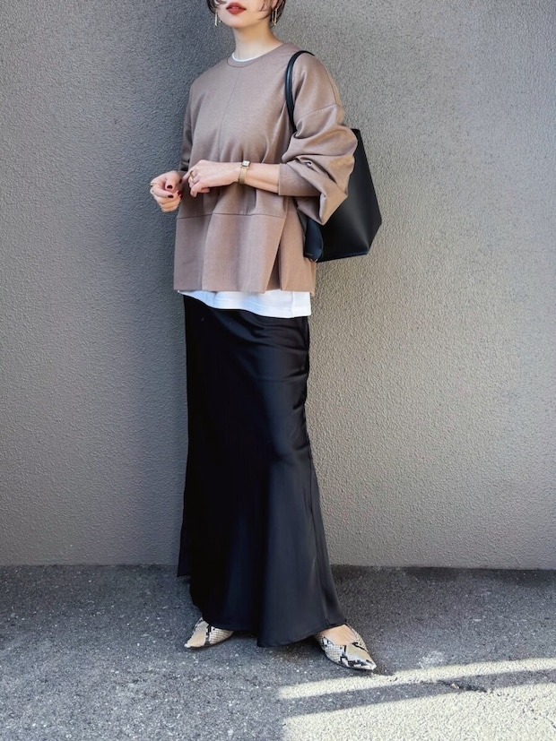 黒ロングスカートコーデ1