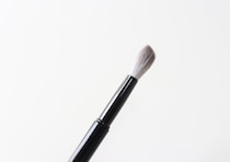 外出先でもこだわりたい…でも荷物増えるのは嫌！わがままを叶える100均メイクブラシ