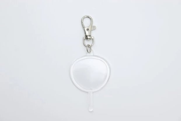 ダイソー　うちわ型フォトキーホルダー