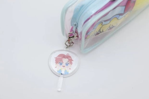 ダイソー　うちわ型フォトキーホルダー　完成例