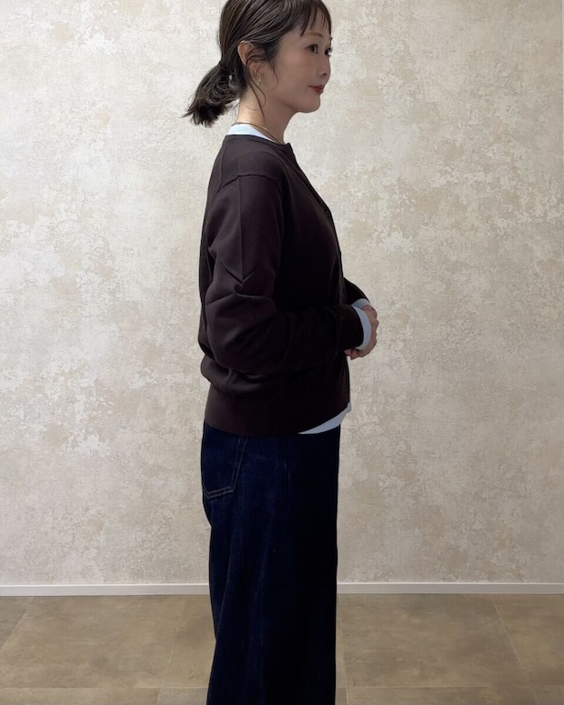 ユニクロUVカットクルーネックカーディガン　サイドシルエット