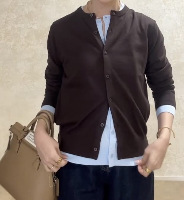 ユニクロUVカットクルーネックカーディガン　レイヤードのポイント