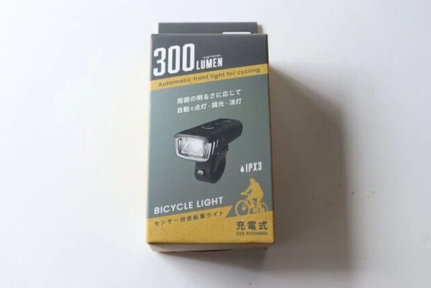 ダイソー　センサー付き自転車ライト　パッケージ