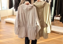 ユニクロコラボ新作はどっちが買い？メンズ＆レディースの軽アウターを徹底比較